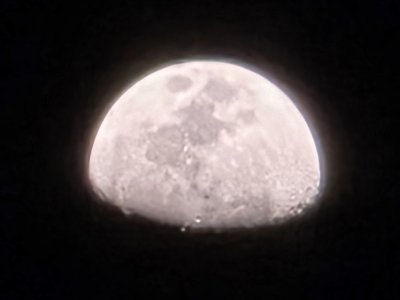 이날 올라온 달 사진