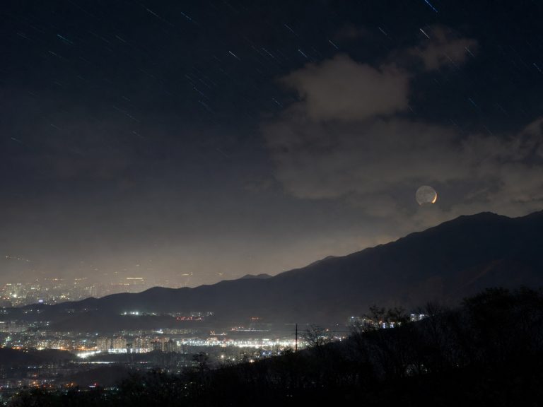 이날 올라온 달 사진